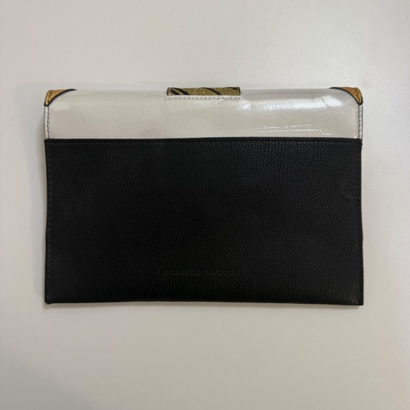 Danielle Nicole Harry Potter Hufflepuff Uniform Clutch Gold - Picture 3 of 8